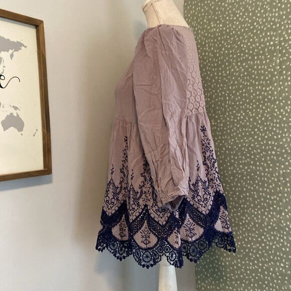 Altar'd State Gray & Navy Blue Embroidered Balloon Sleeve Tunic Blouse Size Med - Picture 4 of 8